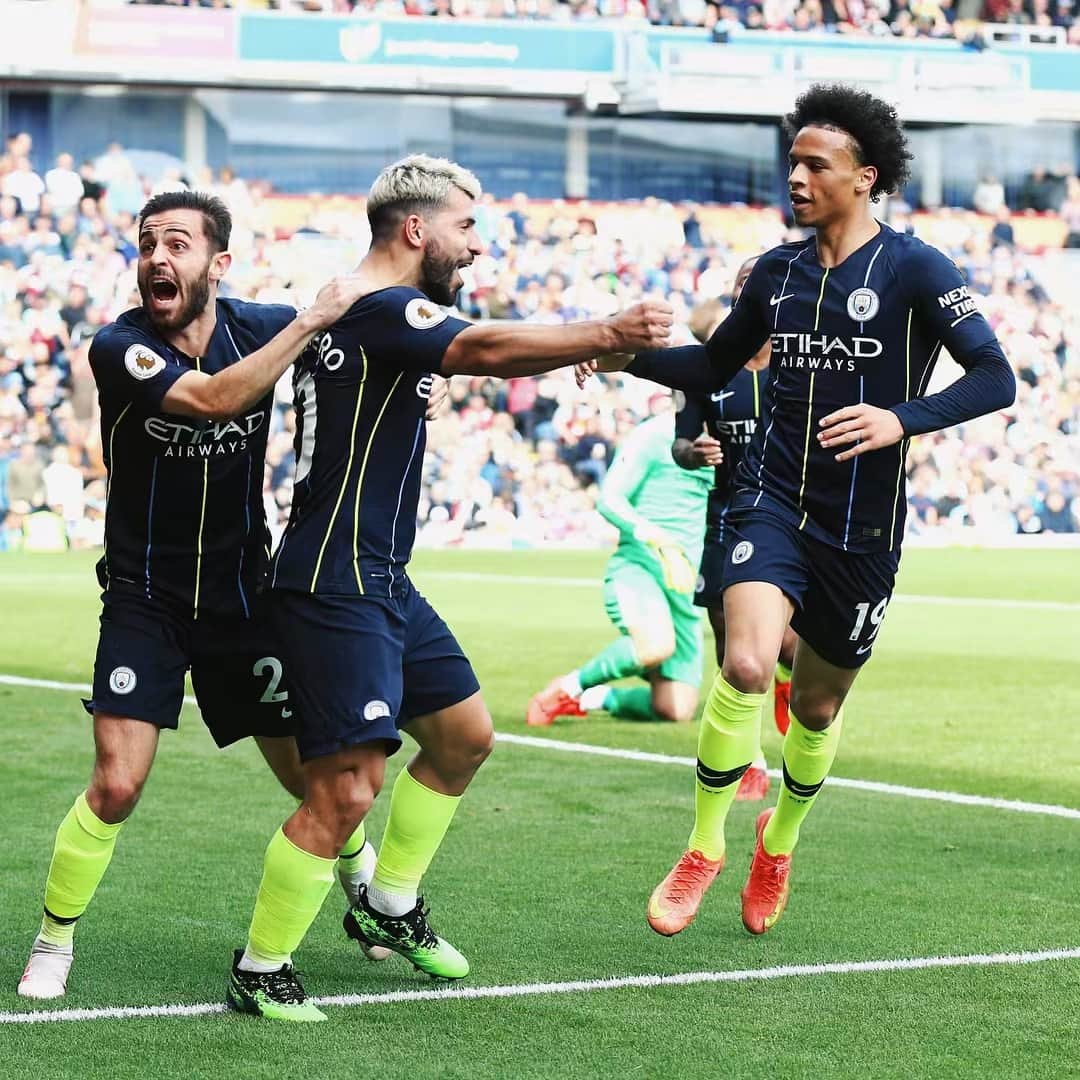 リヤド・マフレズのインスタグラム：「Vital 3 points, 2 more games to go... #FightTilTheEnd #ComeOnCity」