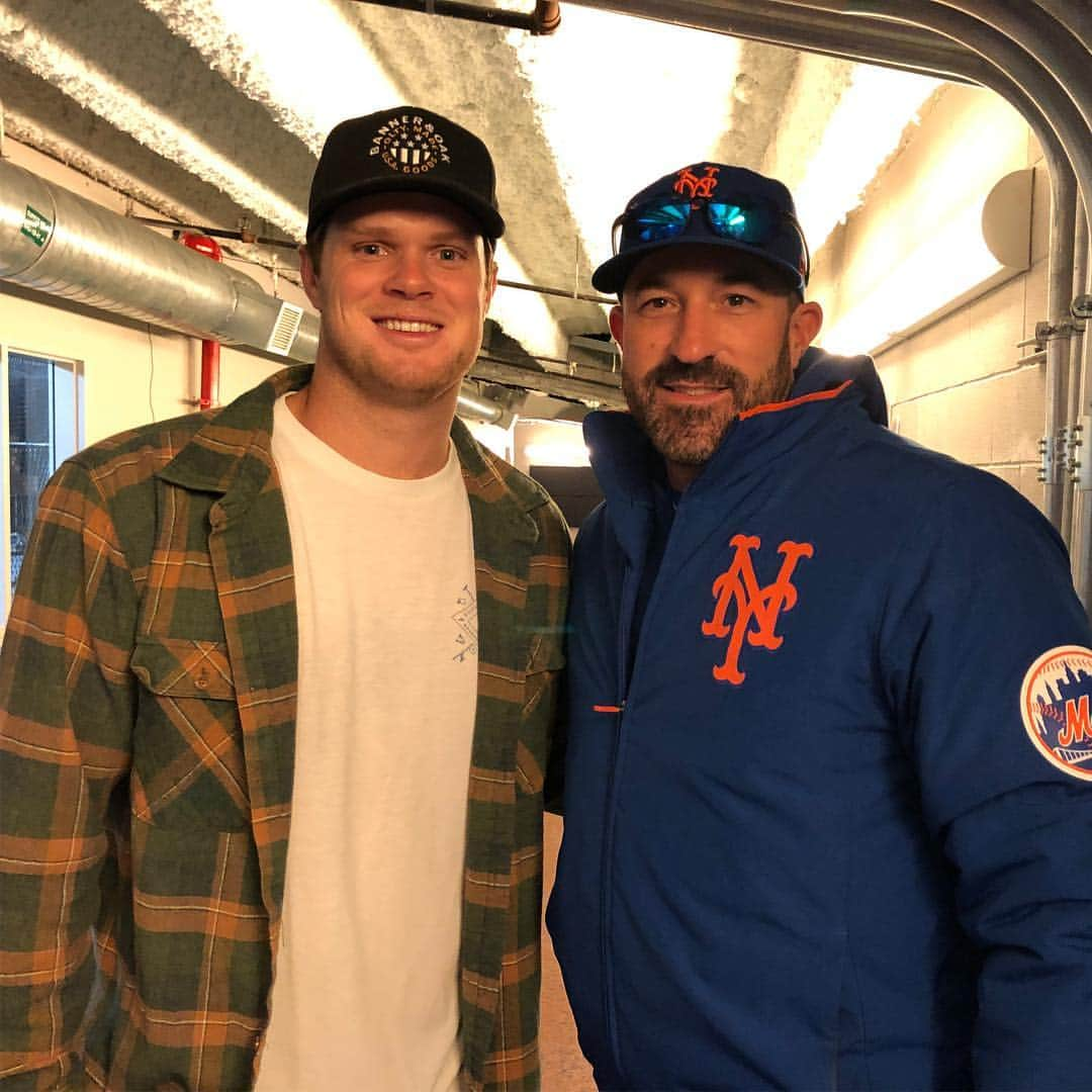 ニューヨーク・メッツさんのインスタグラム写真 - (ニューヨーク・メッツInstagram)「#TakeFlight! 🛫 @nyjets quarterback @samdarnold taking in today’s game. #LGM」4月29日 2時18分 - mets