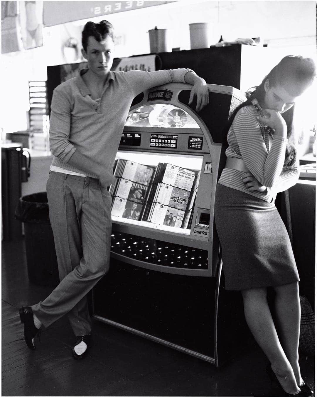 カーター・スミスのインスタグラム：「JUKEBOX BABES」