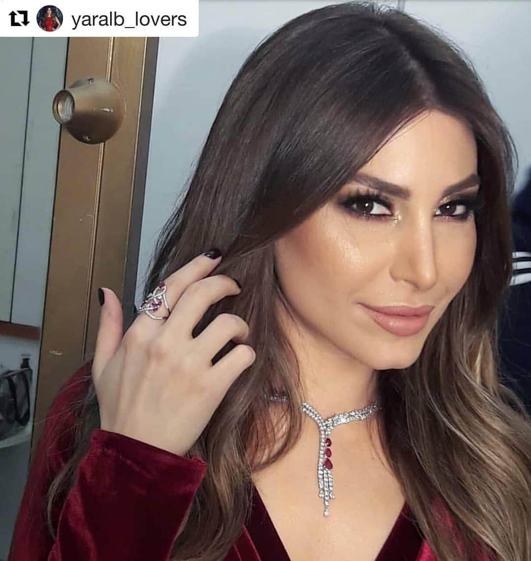 ヤーラさんのインスタグラム写真 - (ヤーラInstagram)「#Repost @yaralb_lovers ・・・ #behindthescenes 🎬 a beautiful picture for @yara where she was getting ready to shoot a special episode. So who still remembers to which program was this episode shooted? & what was the occasion? 🙄 . . صورة جميلة ل #سفيرة_الغناء_العربي #يارا "خلف الكواليس" بينما كانت تستعد لتصوير حلقة خاصة لإحدى البرامج، من منكم ما زال يتذكر ما هو هذا البرنامج ؟ وما هي مناسبة تصوير هذه الحلقة الخاصة؟ 🙄🤔 . #Yara #Yaralb_lovers_Question #Ask #lovers #Answers #style #Yarafashion #Fashion #program #talkshow #يارا #أسئلة #مسابقة #برنامج #تصوير #يارا_لوفرز」4月29日 2時23分 - yara