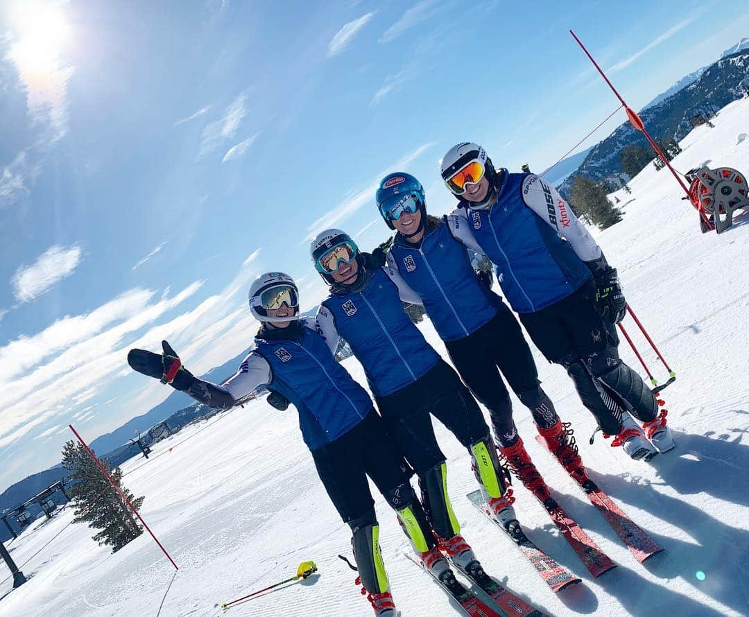 ミカエラ・シフリンのインスタグラム：「It’s a little hard to believe Winter Is Here with all this beautiful warm weather... 😎😏🥳 PS has anyone tested dragon-glass in a ski construction yet? I feel like that would be 🔥🔥 @ikonpass #partner #IkonPass」