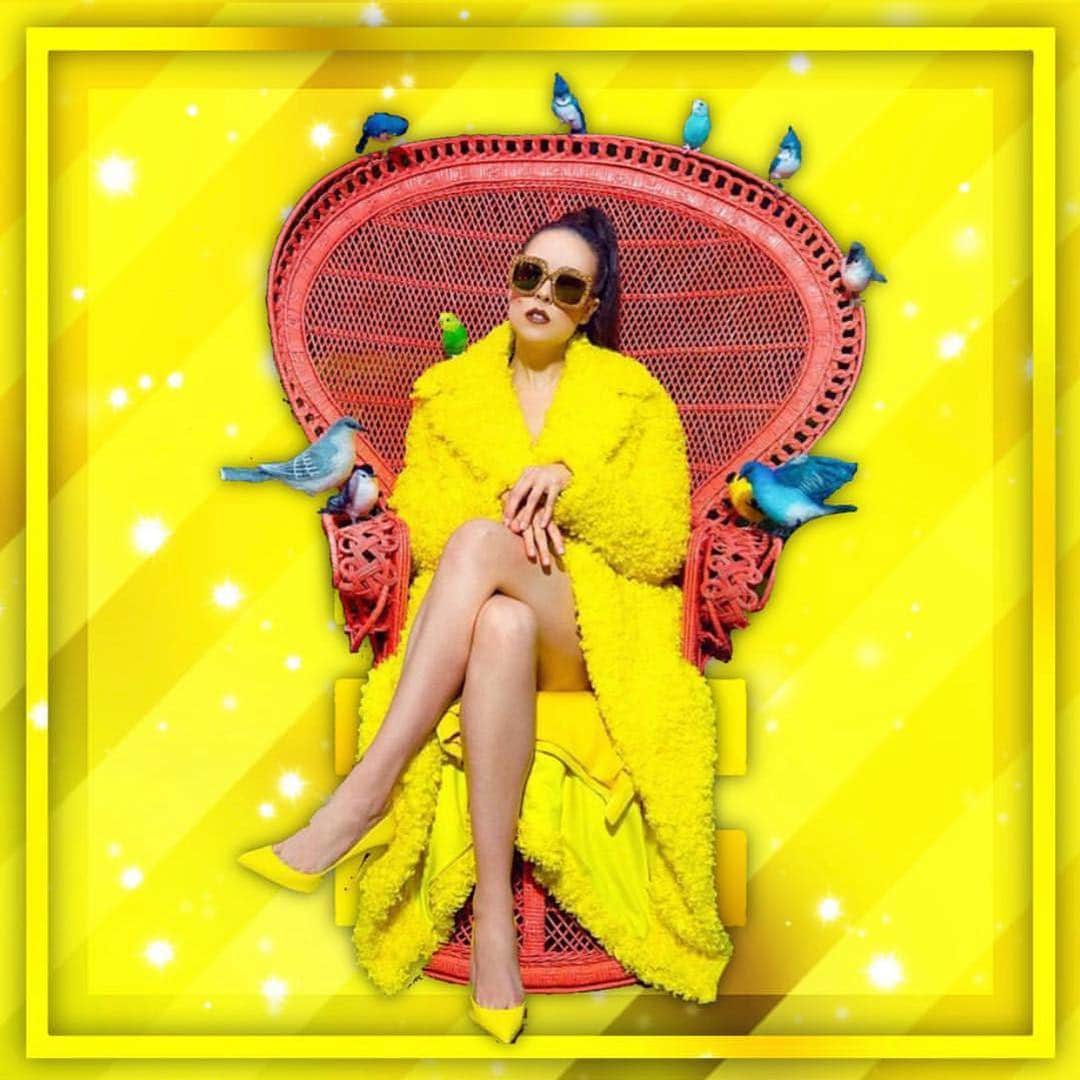 アリー・エックスのインスタグラム：「Super Sunset 🌇 was def my chameleon era 🦎. What do you think the next one has in store? All collages by @mconetxchange 🙅🏻‍♀️」