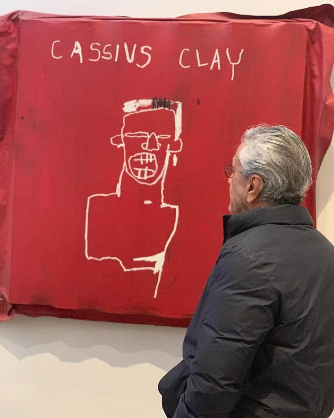 カエターノ・ヴェローゾさんのインスタグラム写真 - (カエターノ・ヴェローゾInstagram)「Em família ❤️👈🏾 Ontem fomos à exposição do genial @basquiatart, no Art Study Center, em NY. 🎨 @tomlveloso @paulalavigne @lunecos @carolcarreteiro . Acompanhe a agenda de shows #Ofertório👇🏾 . 🗓10, 11 e 12/05 - São Paulo 🗓25 e 26/05 - Rio de Janeiro 🗓23/06 - Viena 🗓25/06 - Berlim 🗓27/06 - Zurique 🗓29/06 - Munique 🗓01/07 - Porto 🗓03/07 - Figueira da Foz 🗓05/07 - Lisboa 🗓07 e 08/07 - Ponta Delgada 🗓10/07 - Faro (esgotados) . 🎧 O álbum do meu projeto com meus filhos está disponível em todas as plataformas digitais • Link na bio 🎶 . #CaetanoVeloso #CaetanoMorenoZecaTomVeloso #UnsProduções」4月29日 2時52分 - caetanoveloso