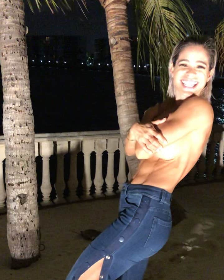 Michelle Lewinのインスタグラム：「Taking “Jeans Day” too seriously @m.elle.store」