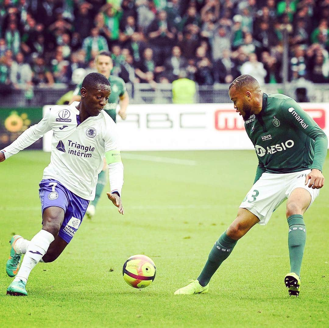 リーグ・アンさんのインスタグラム写真 - (リーグ・アンInstagram)「Doublé de #Beric ⚽️⚽️ Pénalty détourné par #Ruffier ✊ Les Verts s'imposent et restent 4e ✅ 🆚 #ASSETFC (2-0) • • #Ligue1Conforama #ASSaintEtienne #ASSE #ToulouseFC #ToulouseFootballClub #TFC #GeoffroyGuichard #StadeGeoffroyGuichard」4月29日 3時24分 - ligue1ubereats