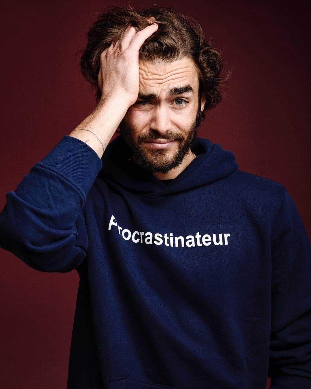 NICOLAS SIMOESのインスタグラム：「🇺🇸 Because I always say tomorrow is better and I’m I guess a behaving procrastinator! 🙈 🇫🇷 Parce que je dis toujours demain et que je suis un procrastinateur incarné 😁 #TellementFrançais #EspritFrancais」