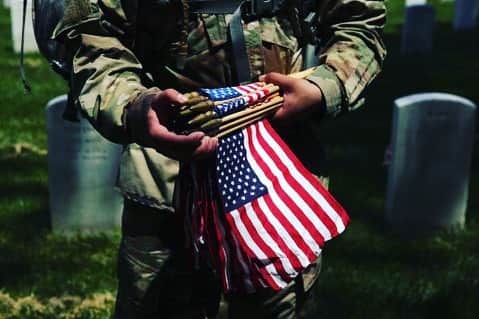 ラッセル・ウィルソンのインスタグラム：「Thank you for your sacrifice. We remember those who sacrificed their lives & families for something much greater than themselves. #MemorialDay 🇺🇸🇺🇸🇺🇸」