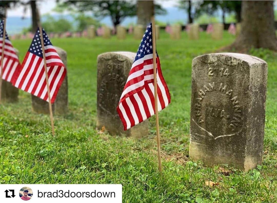 3 Doors Downのインスタグラム：「Thank you to all of those who have sacrificed for the liberties we hold dear. God bless you all. Photo from @nationalparkservice #Repost @brad3doorsdown」