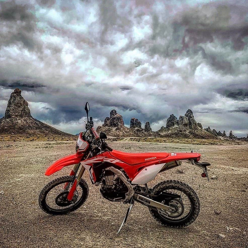 Honda Powersports USさんのインスタグラム写真 - (Honda Powersports USInstagram)「Riding into Monday 😎 #CRF450L 📸: @johnnyjetblast」5月28日 6時42分 - honda_powersports_us