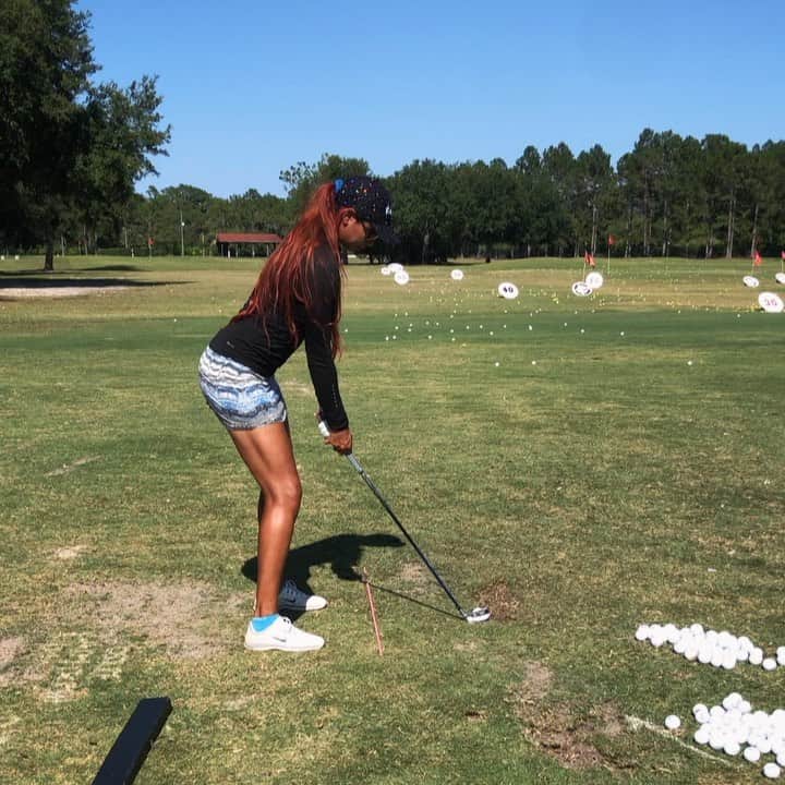 サミラ・ニコレットのインスタグラム：「Full swings finally! Back in the game 😏」