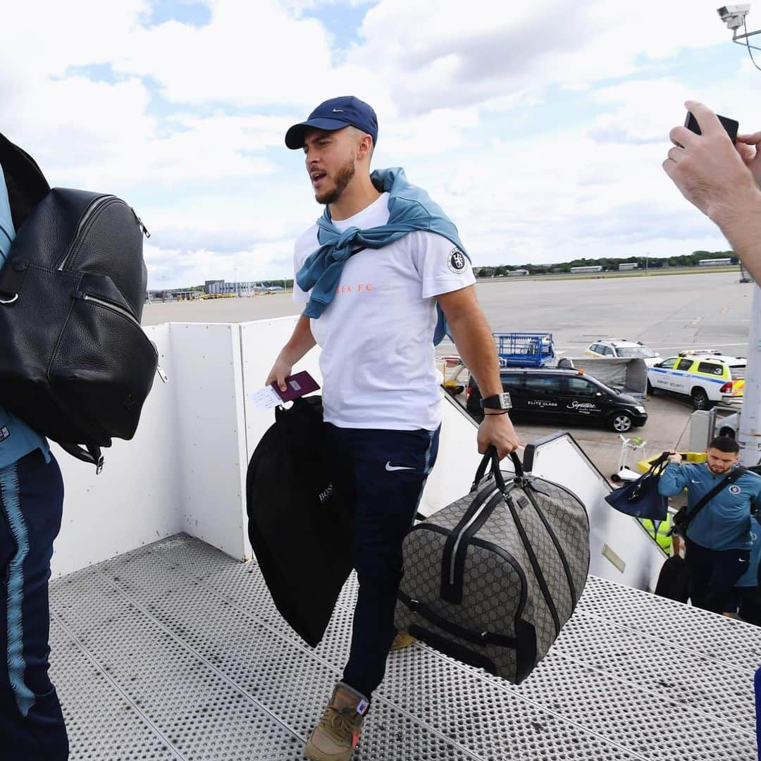 エデン・アザールさんのインスタグラム写真 - (エデン・アザールInstagram)「Hello Baku 👋🏻🇦🇿 #CFC #UELfinal」5月28日 6時52分 - hazardeden_10