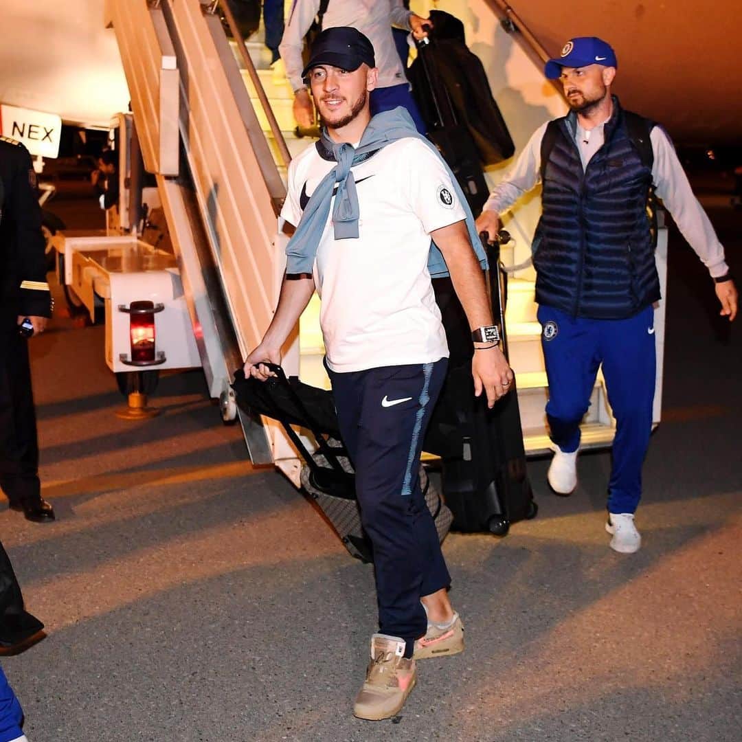 エデン・アザールのインスタグラム：「Hello Baku 👋🏻🇦🇿 #CFC #UELfinal」