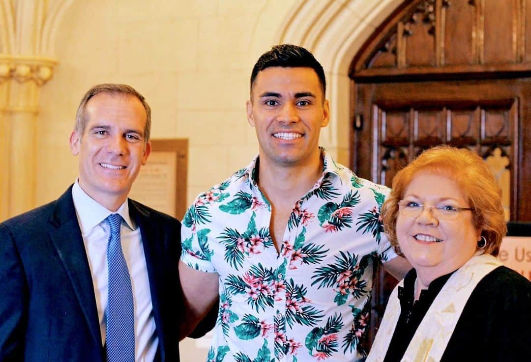 ピッタ・タウファトフアさんのインスタグラム写真 - (ピッタ・タウファトフアInstagram)「Was an honour to meet Los Angeles Mayor Eric Garcetti who joined us in Church to speak about the importance of Public school education. We also chatted about joining in supporting the Los Angeles 2028 Olympic Games which will be an amazing venue and their 3rd time hosting the games! Here with Rev @kathycooperledesma and actor and philanthropist Pauley Perrette at @hollywoodumc  @ericgarcetti @mayorofla」5月28日 7時15分 - pita_tofua