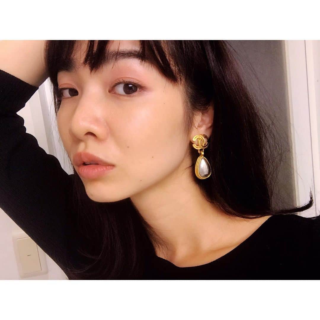 権藤朱実さんのインスタグラム写真 - (権藤朱実Instagram)「. セルフメイク💄♡♡♡ 『Celvoke(セルヴォーク)』新商品 2019 Autumn Winter／Makeup Collection ・・・詳細はblogにて☺︎ #brand #celvoke #セルヴォーク #FeelMyWaves →@celvoke.jp #Japan #Tokyo #beauty #cosmetic #makeup #akephoto #akeevent #メイク #コスメ #セルフメイク #天然由来成分 #美容成分 #新発売 #８月２日 #ヴォランタリーベイシスアイパレット #インフィニトリーカラー #ディグニファイドリップス #シュアネスアイライナー #９月６日 #カムフィープレストパウダー #model #satorujapan #akemigondo  #モデル #サトルジャパン #権藤朱実 →@satorujapan_official @akemigondo ☑︎プロフィールのリンクにて、blog更新中！ My blog『ake photo』 →http://ameblo.jp/akemi-gondo/」5月28日 7時09分 - akemigondo