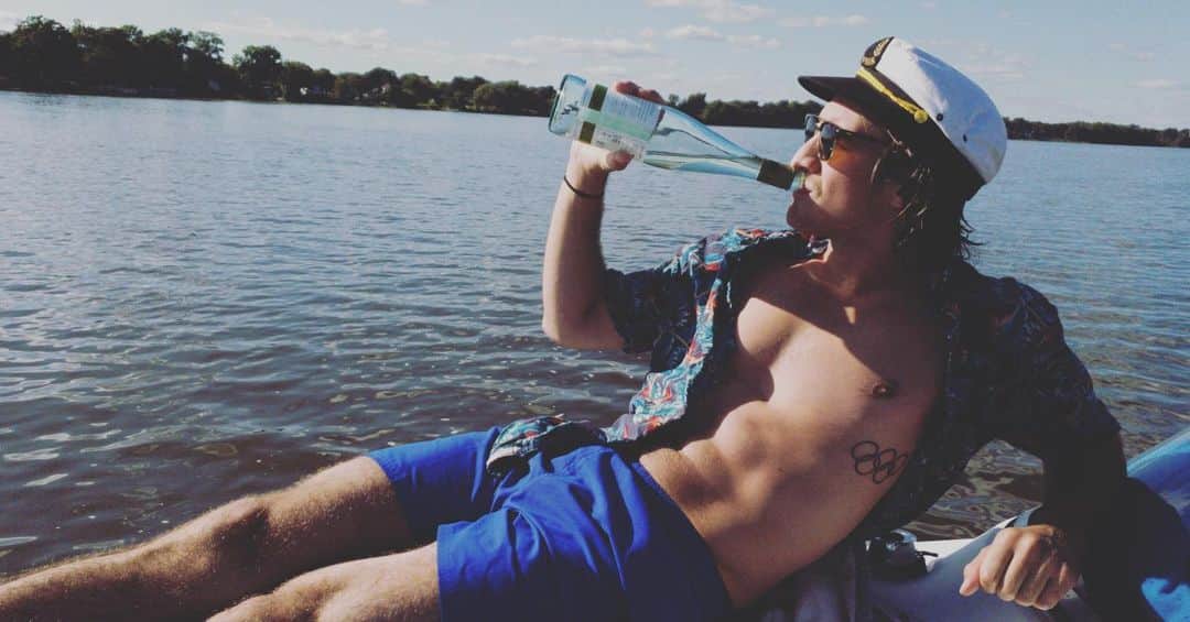 シャルリ・ビロドーのインスタグラム：「I kinda like mondays! (Sometimes) 🚤⚓️」