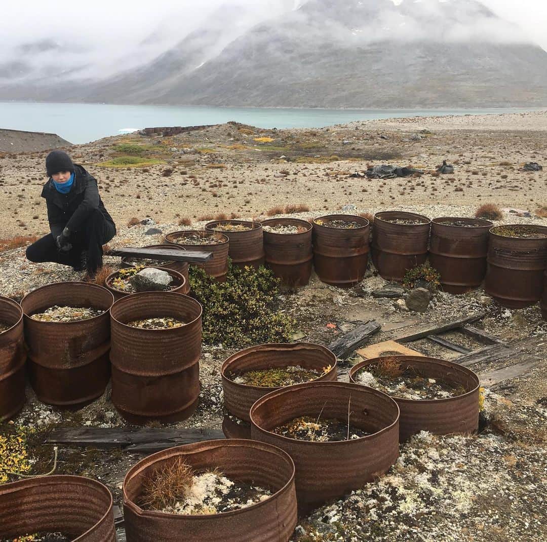 マギー・グレイスのインスタグラム：「Proud, humbled, grateful #memorialday  #rememberingthosewhoserved #weremember 📷: visit to a remote WWII site; remnants of United States Army Air Force (USAAF) Greenland Base Command」