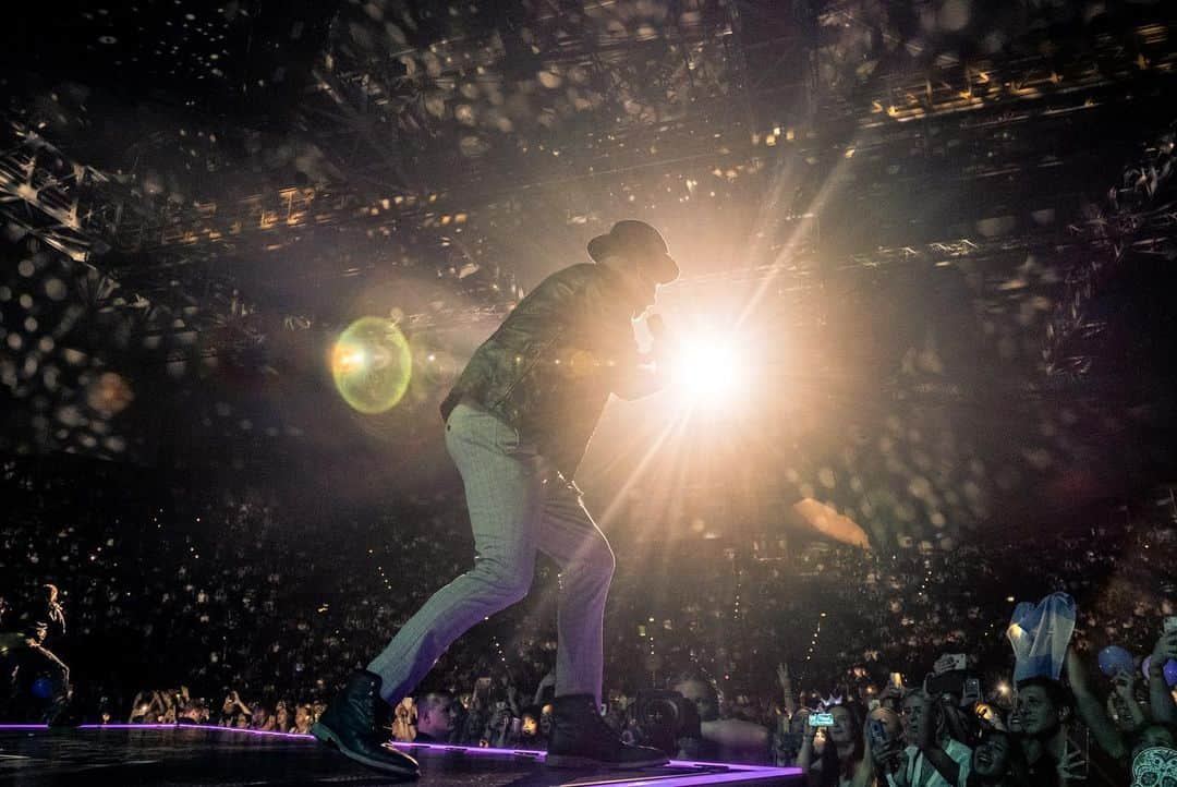 backstreetboysさんのインスタグラム写真 - (backstreetboysInstagram)「You were so loud tonight Munich 🖤 Danke! #BSBMUC #DNAWorldTour」5月28日 7時52分 - backstreetboys