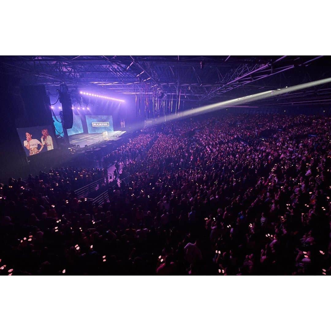 BLACKPINKさんのインスタグラム写真 - (BLACKPINKInstagram)「Paris you shocked us with your unbelievable, vibrant energy last night! Truly amazing souls!!! Merci très très beaucoup💕 . #BLACKPINK #블랙핑크 #BLACKPINK2019WORLDTOURwithKIA #INYOURAREA #PARIS #YG」5月28日 8時08分 - blackpinkofficial