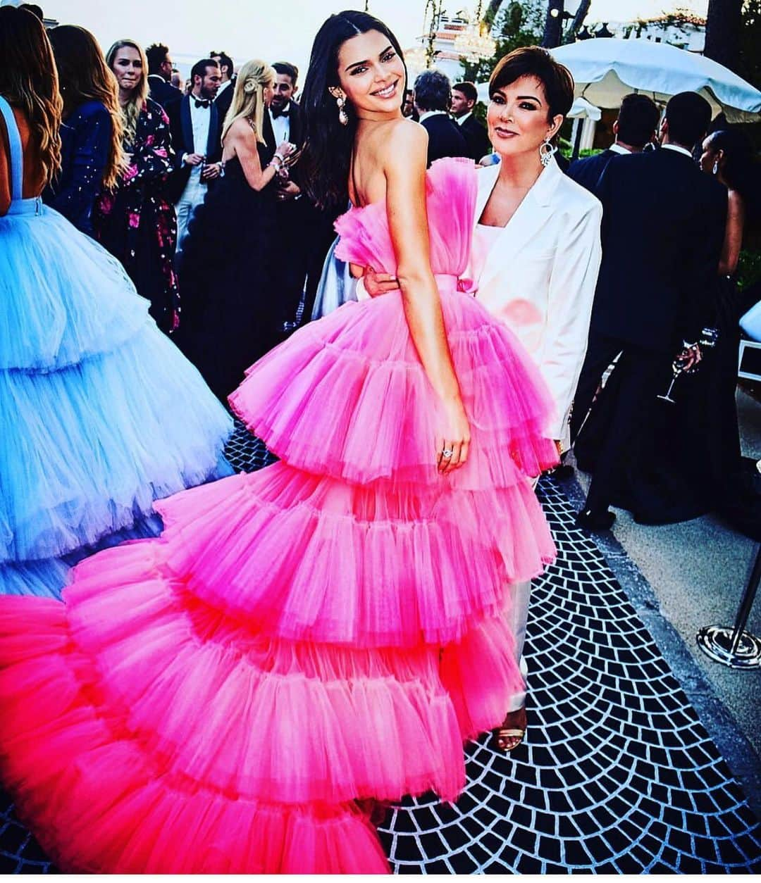 クリス・ジェンナーさんのインスタグラム写真 - (クリス・ジェンナーInstagram)「Love this photo by @ellenvonunwerth of me and @kendalljenner at @amfar event in Cannes. Thank you Ellen 💕💕💕」5月28日 8時07分 - krisjenner