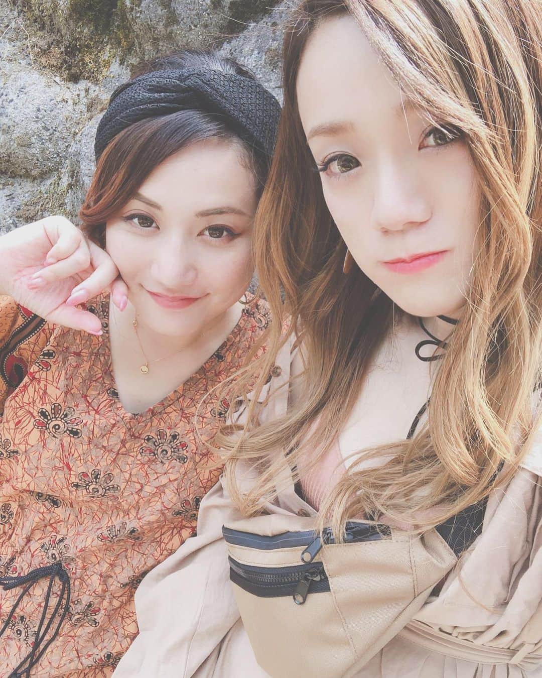 のインスタグラム：「我ら探検隊🕵🏼‍♀️💕 朝からしっかり遊んだの何年ぶりだろう⁉️ 糸島ドライブデートでした🚗✨ 次は塩プリンだね🍮 - #一ノ瀬みく#ヤマメ釣り#白糸の滝#芥屋の大門#洞窟探検#糸島観光#糸島ドライブ#海がある生活」