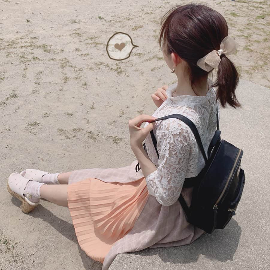 夏川愛実のインスタグラム：「ㅤㅤㅤㅤㅤㅤㅤㅤㅤㅤㅤㅤㅤ ㅤㅤㅤㅤㅤㅤㅤㅤㅤㅤㅤㅤㅤ  昨日の #私服 ㅤㅤㅤㅤㅤㅤㅤㅤㅤㅤㅤㅤㅤㅤㅤㅤㅤㅤㅤㅤㅤㅤㅤㅤㅤㅤㅤㅤㅤㅤ 昨日からほんと暑い〜〜 このレースの柄で日焼けしそう🧚‍♂️ ㅤㅤㅤㅤㅤㅤㅤㅤㅤㅤㅤㅤㅤㅤㅤㅤㅤㅤㅤㅤ ベルト @harajuku_panama  靴 @majesticlegon_official  スカート @niceclaup_official_ 鞄 @katespadejapan ㅤㅤㅤㅤㅤㅤㅤㅤㅤㅤㅤㅤㅤㅤㅤㅤㅤㅤㅤㅤ ㅤㅤㅤㅤㅤㅤㅤㅤㅤㅤㅤㅤㅤㅤㅤㅤㅤㅤㅤㅤ ㅤㅤㅤㅤㅤㅤㅤㅤㅤㅤㅤㅤㅤㅤㅤㅤㅤㅤㅤㅤㅤㅤ #私服コーデ#春コーデ#コーデ#春服#大学生コーデ#今日のコーデ #majesticlegon#niceclaup#panamaboy #低身長コーデ#148cmコーデ#ロングスカート#レーストップス #コルセットベルト#katespade#リュック ㅤㅤㅤㅤㅤㅤㅤㅤㅤㅤㅤㅤㅤㅤㅤㅤㅤㅤㅤㅤㅤㅤㅤㅤ」