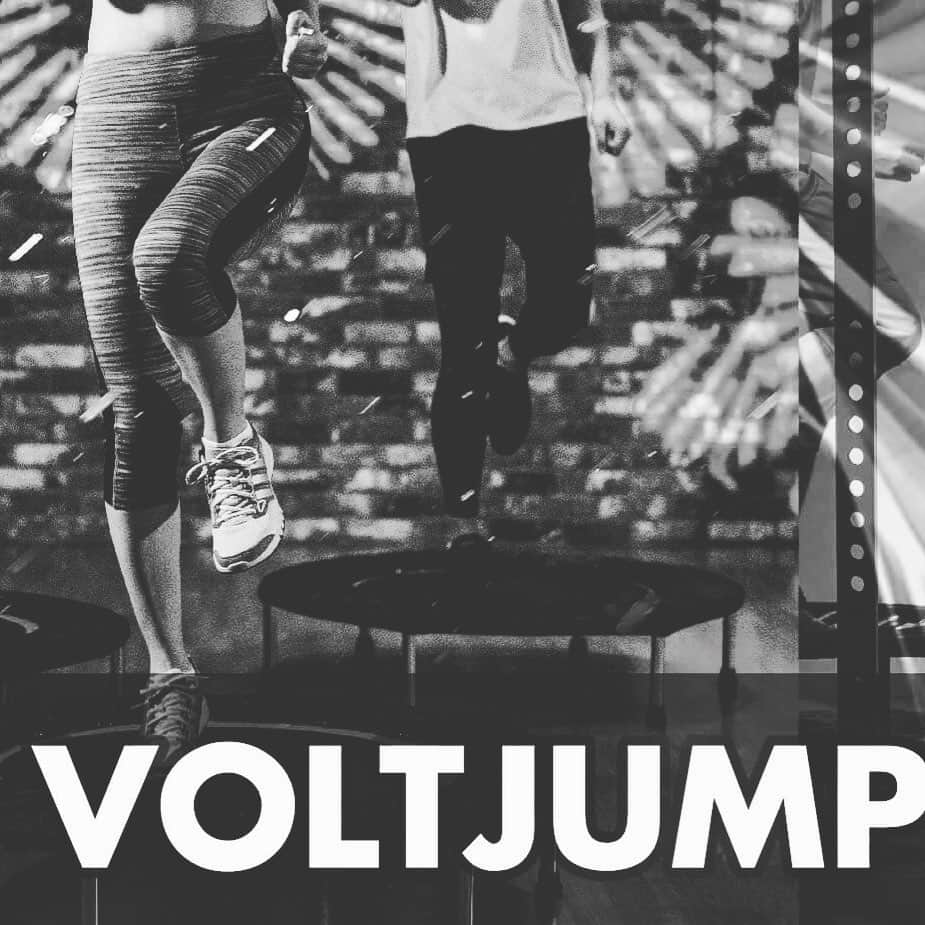 メガロス河原町三条店さんのインスタグラム写真 - (メガロス河原町三条店Instagram)「VOLTJUMP‼️ トランポリンを使った『VOLTJUMP』『弾む』喜び、楽しさと運動を掛け合わせた、アミューズメント型プログラム。暗闇の中、トランポリンと音楽を楽しみながら有酸素運動と無酸素運動で全身ボディメイク。『暗闇×音楽』で夢中に。トランポリンとインストラクターが、あなたを日常から連れ出します。  #三条ワークアウト #暗闇フィットネス  #workout  #暗闇トランポリン  #汗かきたい  #女性専用ジム #女性専用フィットネス #体験受付中  #時短トレーニング  #トレーニング女子と繋がりたい #メガロス河原町三条」5月27日 23時07分 - megalos.kawaramachisanjo