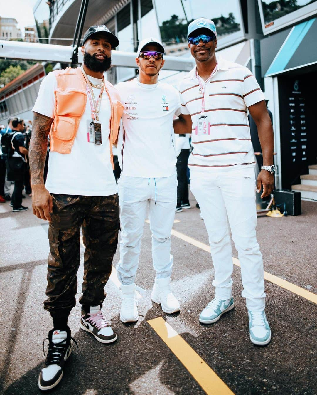 ルイス・ハミルトンさんのインスタグラム写真 - (ルイス・ハミルトンInstagram)「Before lights out in Monaco 🤘🏾🔥 @obj @christucker」5月27日 23時16分 - lewishamilton