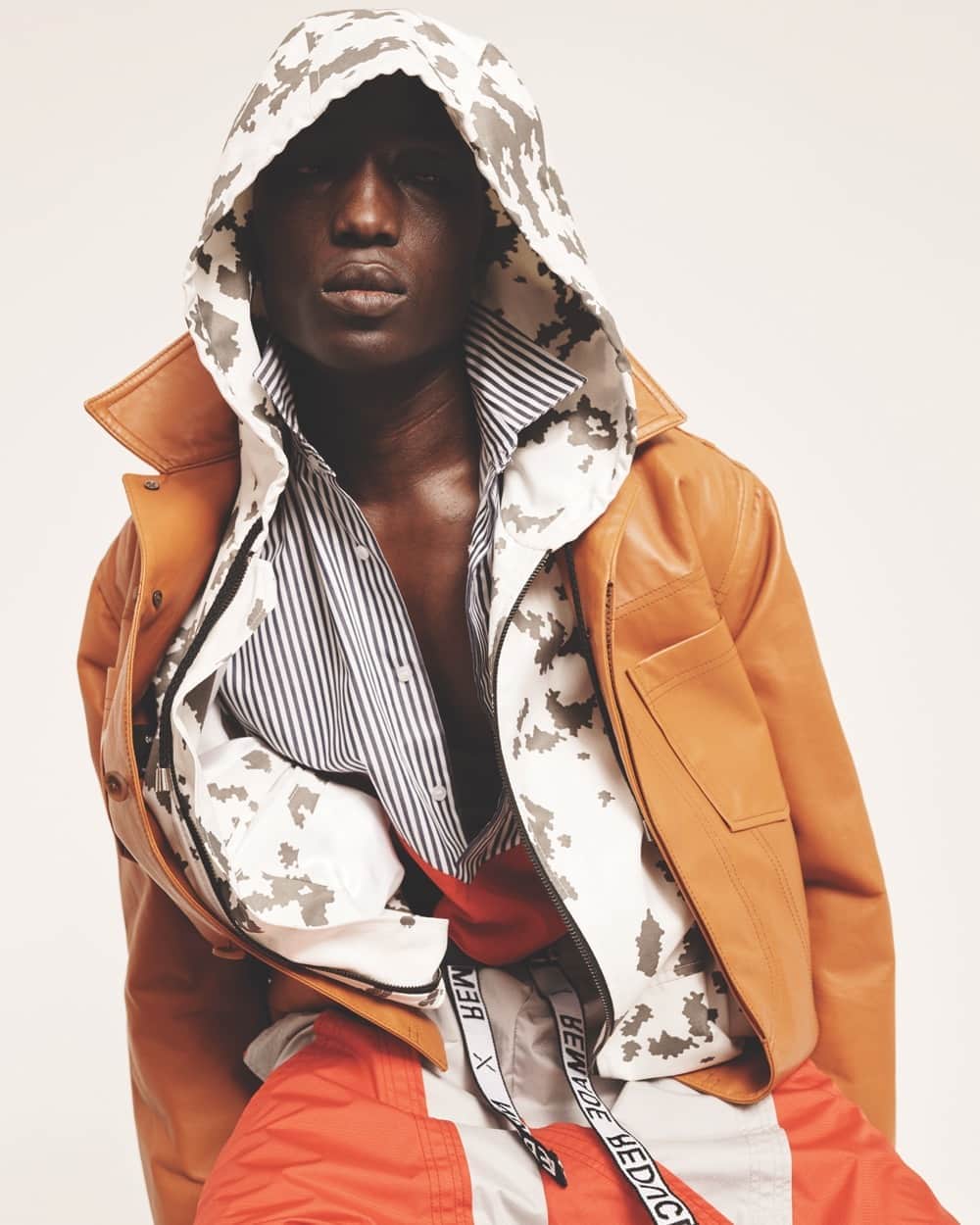 カシミ オムさんのインスタグラム写真 - (カシミ オムInstagram)「Spring / Summer 2019 leather jacket featured in @1883magazine. Photographed by @arvedphoto Fashion Editor @graham__cruz. #qasimi #qasimiSS19」5月27日 23時20分 - qasimi_official