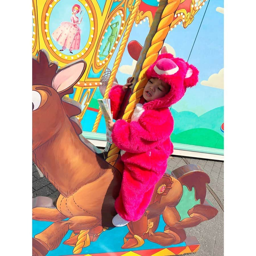 ゆん（並木優奈）さんのインスタグラム写真 - (ゆん（並木優奈）Instagram)「. . 【RIONA💓Happy Birthday】 in Disney sea . . . . . . #riona#happy#birthday#3th#tokyo#disneysea#toystory#family#yun #りおな#3歳#誕生日#ディズニーシー#トイストーリー#ロッツォ#🍓#着ぐるみ#女の子#女の子ママ#ゆん」5月27日 23時32分 - yunaaaaa.x