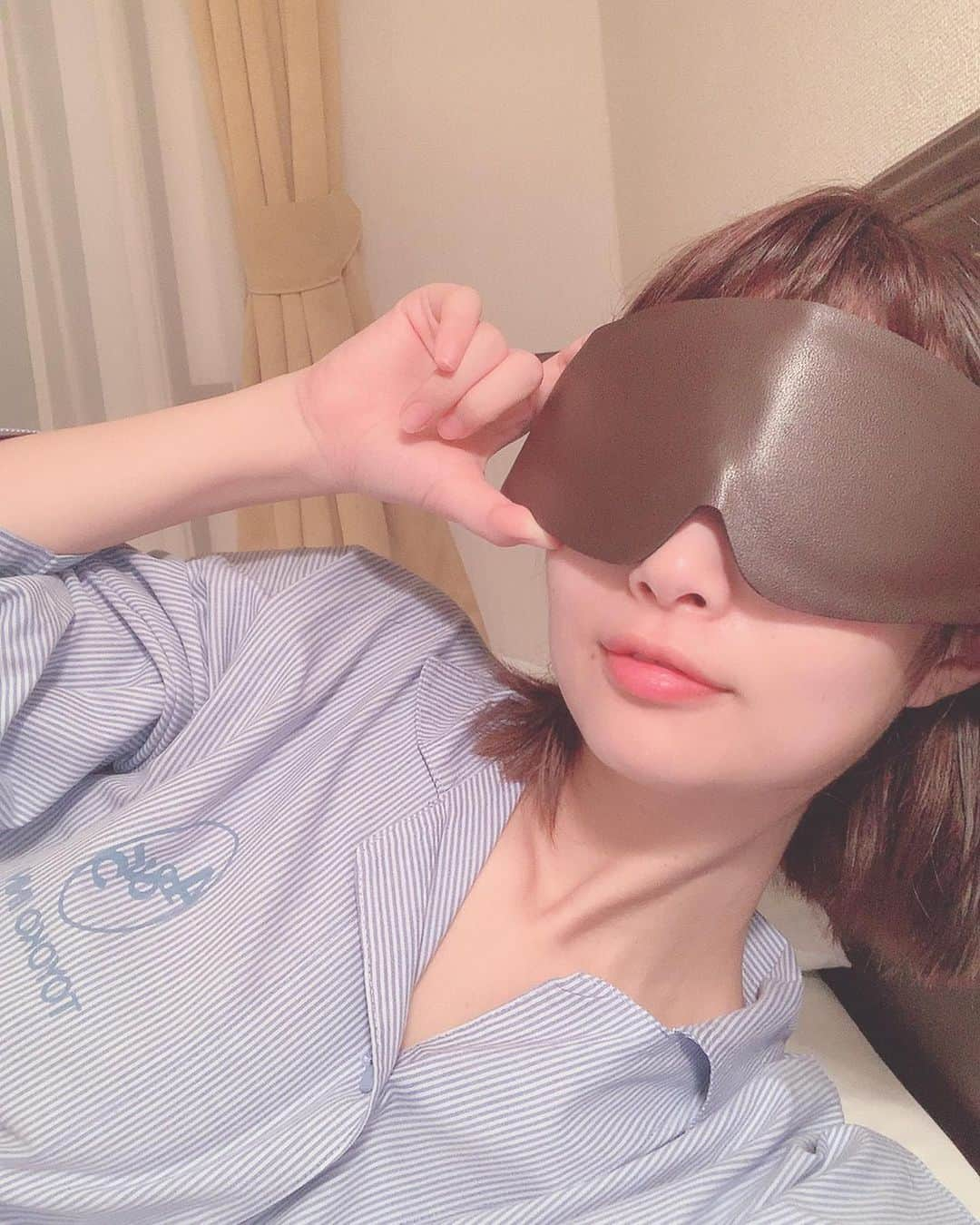 古川真奈美さんのインスタグラム写真 - (古川真奈美Instagram)「.﻿ .﻿ 移動中や泊まりのときは、ホットアイマスク @mytrex.official ﻿ を愛用して連れ回しています☺️💓 ﻿ ﻿ これね、コードレスタイプのホットアイマスクだから助かるんです🥺🙏🏻❤️﻿ ﻿ マイトレックスさんの商品は全部コードレスタイプだから本当ありがたい😭👏🏻﻿ 出張のときに大活躍してますー！！ ﻿ ﻿ ﻿ 目が疲れやすいので、疲れた目に癒しをもらっております😌﻿ ﻿ ﻿ ﻿ #すっぴんでごめんなさい﻿ #ホットアイマスク #アイマスク #蒸気でアイマスク #めぐりズム #めぐリズム #疲れ目 #眼精疲労 #グラフェン #目の下のクマ #温活 #癒しグッズ #便利グッズ #繰り返し使える #目の疲れ #MYTREX #コードレス  #instagood  #instadiary ﻿ #instalike #instamood ﻿ #ow #instapic #instaphoto﻿ #girl　#follow #followme」5月27日 23時37分 - mana_0619