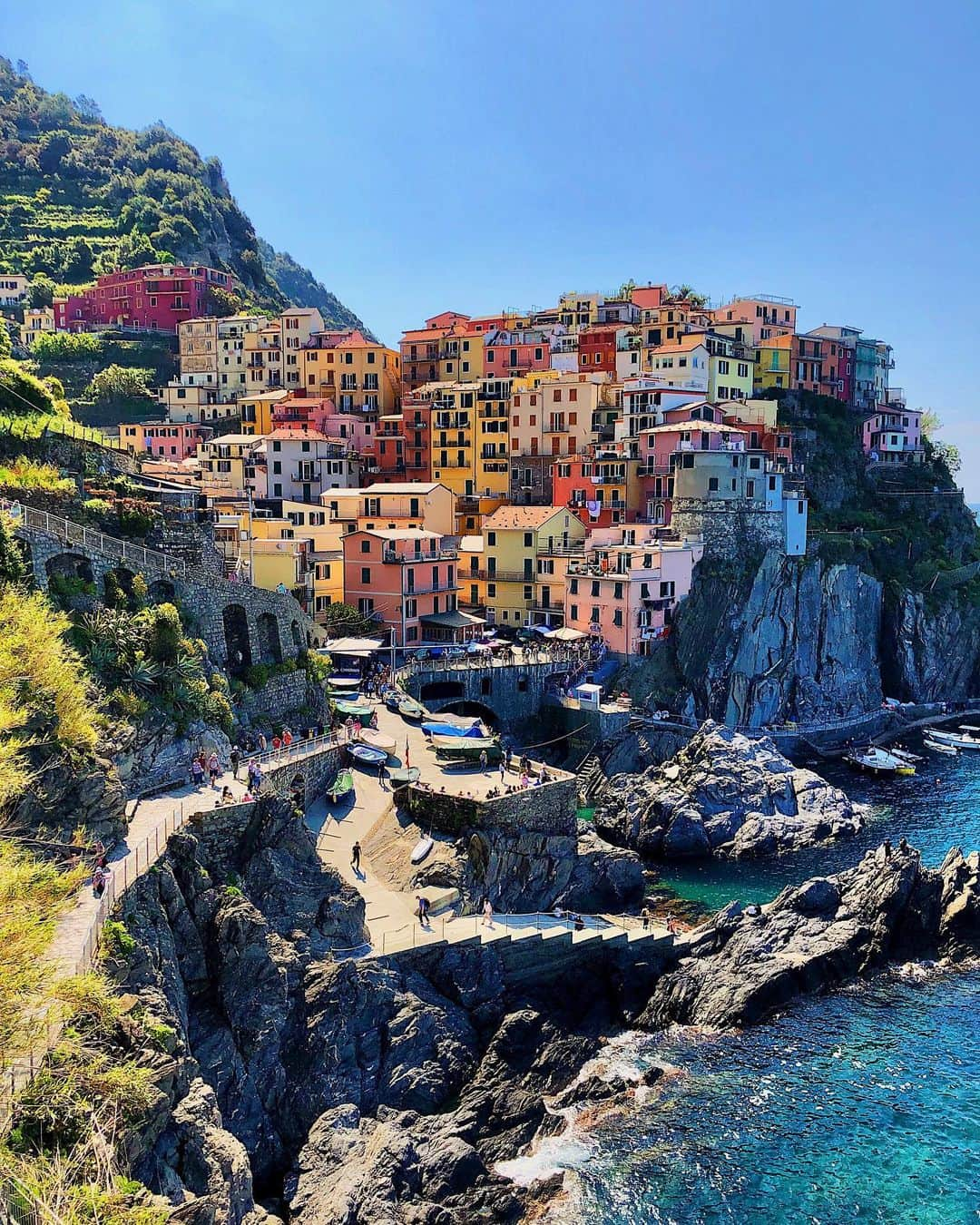 barneysnyofficialさんのインスタグラム写真 - (barneysnyofficialInstagram)「Associate Editor of #TheWindow, @nicole_spell shares this breathtaking view from the Cinque Terre village of Manarola on the Italian Riviera for a #BNYVoyage. Tell us where you're planning to jet set this summer in the comments below.」5月27日 23時37分 - barneysny