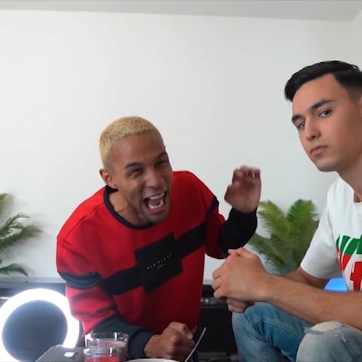 SIMON DESUEのインスタグラム：「Kennt ihr diese Freunde die über ihre eigenen Witze lachen? 😄Markiere Ihn oder Sie! 😆⛳️」