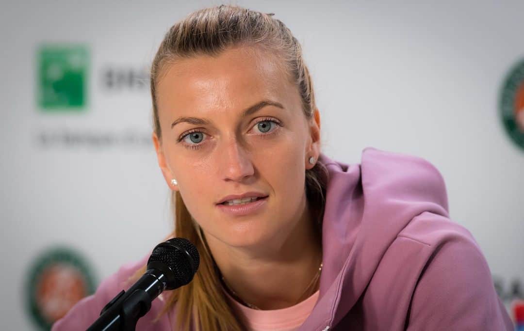 WTA（女子テニス協会）さんのインスタグラム写真 - (WTA（女子テニス協会）Instagram)「@petra.kvitova forced to withdraw from @rolandgarros due to arm injury... get well soon! 🙏」5月27日 23時58分 - wta