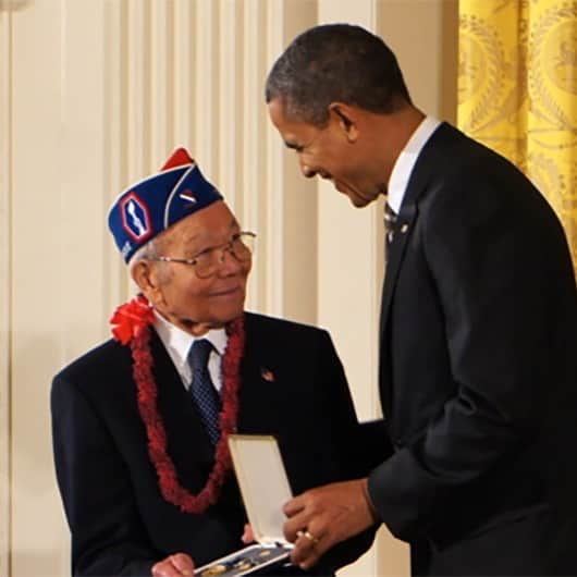NBC Newsさんのインスタグラム写真 - (NBC NewsInstagram)「Then-President #Obama presents the Presidential Citizens Medal to Terry Shima in a #WhiteHouse East Room Ceremony on Feb. 15, 2013. . In 1944, Terry Shima was drafted into the 442nd Regimental Combat Team, a segregated #Army unit comprised almost entirely of Americans of Japanese ancestry. The 442nd was the most decorated unit in #military history for its size and length of service. Click on the link in our bio for more. . 📷 Courtesy White House」5月28日 0時07分 - nbcnews