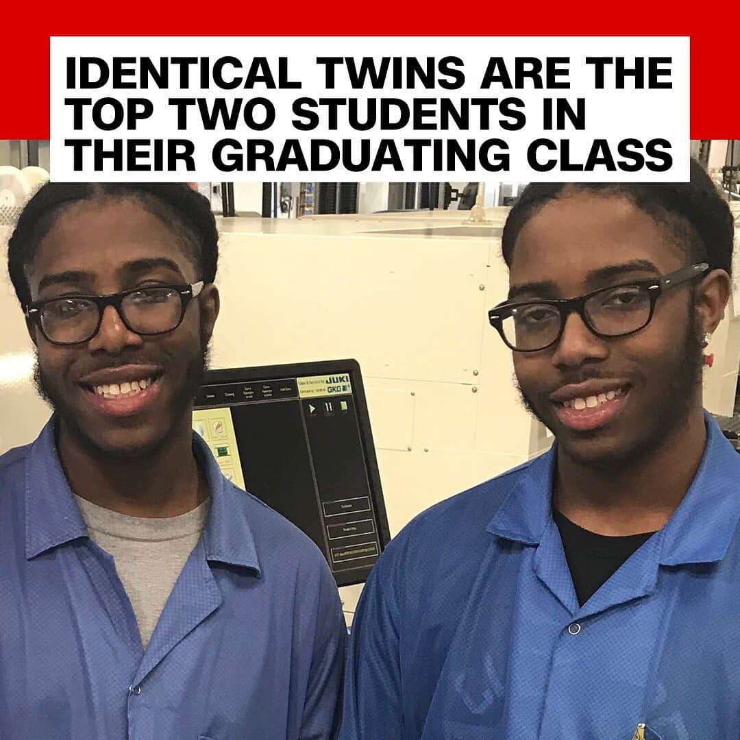 CNNさんのインスタグラム写真 - (CNNInstagram)「Seeing double? Meet Deontae Wright (left), the valedictorian for the class of 2019 at Scott High School in Toledo, Ohio. With a grade-point average of 4.5, he just edged out his main competition for the top spot, his identical twin brother, Deontre (right), who was close on his heels with a 4.4 GPA, making him salutatorian. "Our biggest thing is competing against each other," Deontre says. "We ended up having a competition all throughout high school to see who would do better." (📸: Victoria Lampkin)」5月28日 0時10分 - cnn