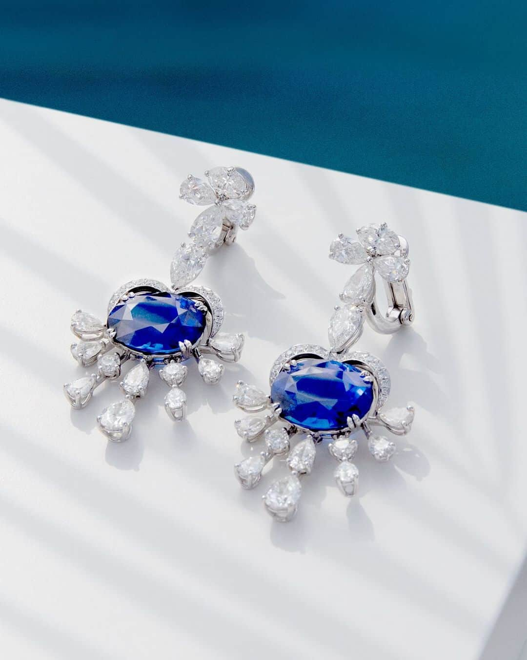 ショパールさんのインスタグラム写真 - (ショパールInstagram)「Sapphires and diamonds are the stars of these sublime earrings. #ChopardHauteJoaillerie #ChopardDiamonds #ChopardRedCarpetCollection #TheRedCarpetJeweller #Cannes2019」5月28日 0時25分 - chopard