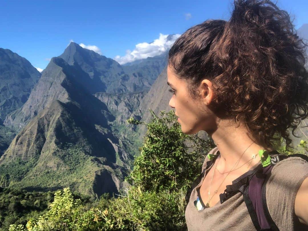 ポーリーヌ・オアロのインスタグラム：「First morning up in the mountains  #whatelse #onperdpasletemps #dosdâne ♥️」