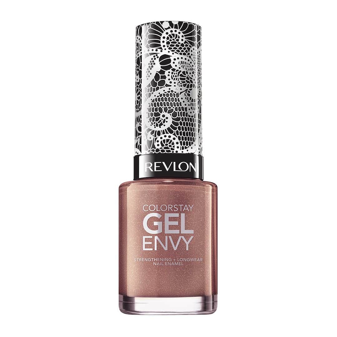 Revlonさんのインスタグラム写真 - (RevlonInstagram)「Summertan forever, please.💥Happy #MemorialDay ☀️🕶 . Swipe 👈🏽 for our must-have lips and tips!  #RevlonArchive」5月28日 0時27分 - revlon