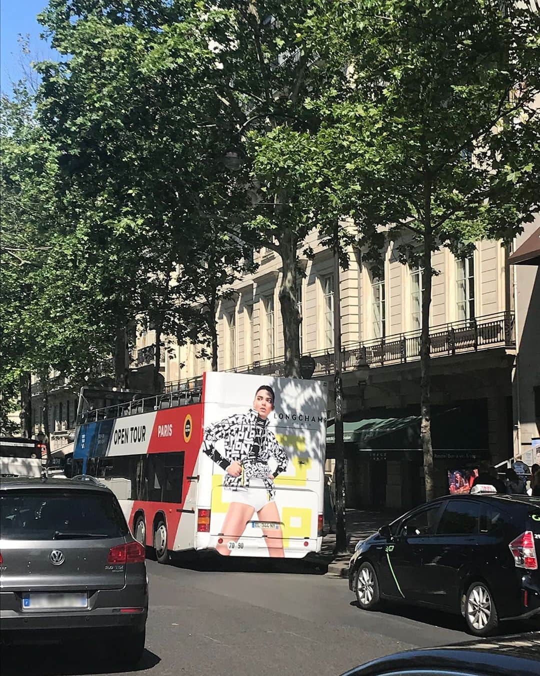 Longchampさんのインスタグラム写真 - (LongchampInstagram)「Follow Kendall through Paris!  #LongchampLGP #LongchampFW19 #KendallJenner」5月28日 0時51分 - longchamp