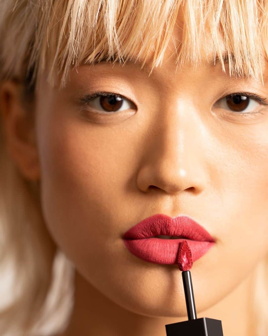Smashboxのインスタグラム：「Memorial Day is officially the start of summer romance season, right? 💕  Always On Liquid Lipstick in Babe Alert 💞」