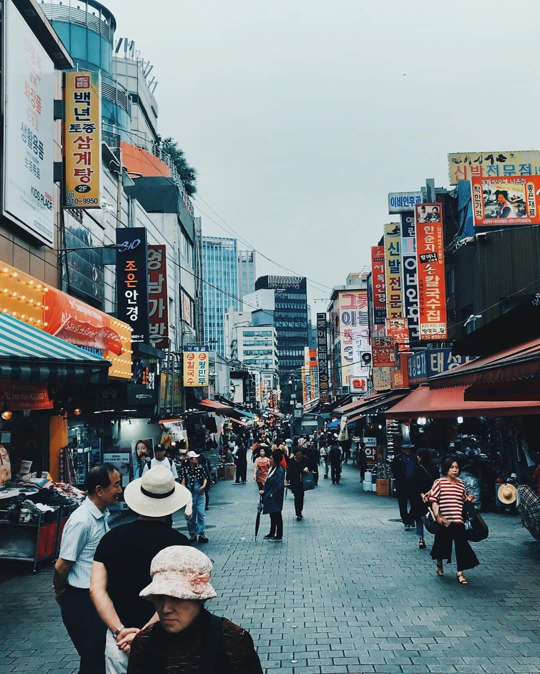 カロリーヌ・ド・メグレのインスタグラム：「Seoul 🇰🇷」