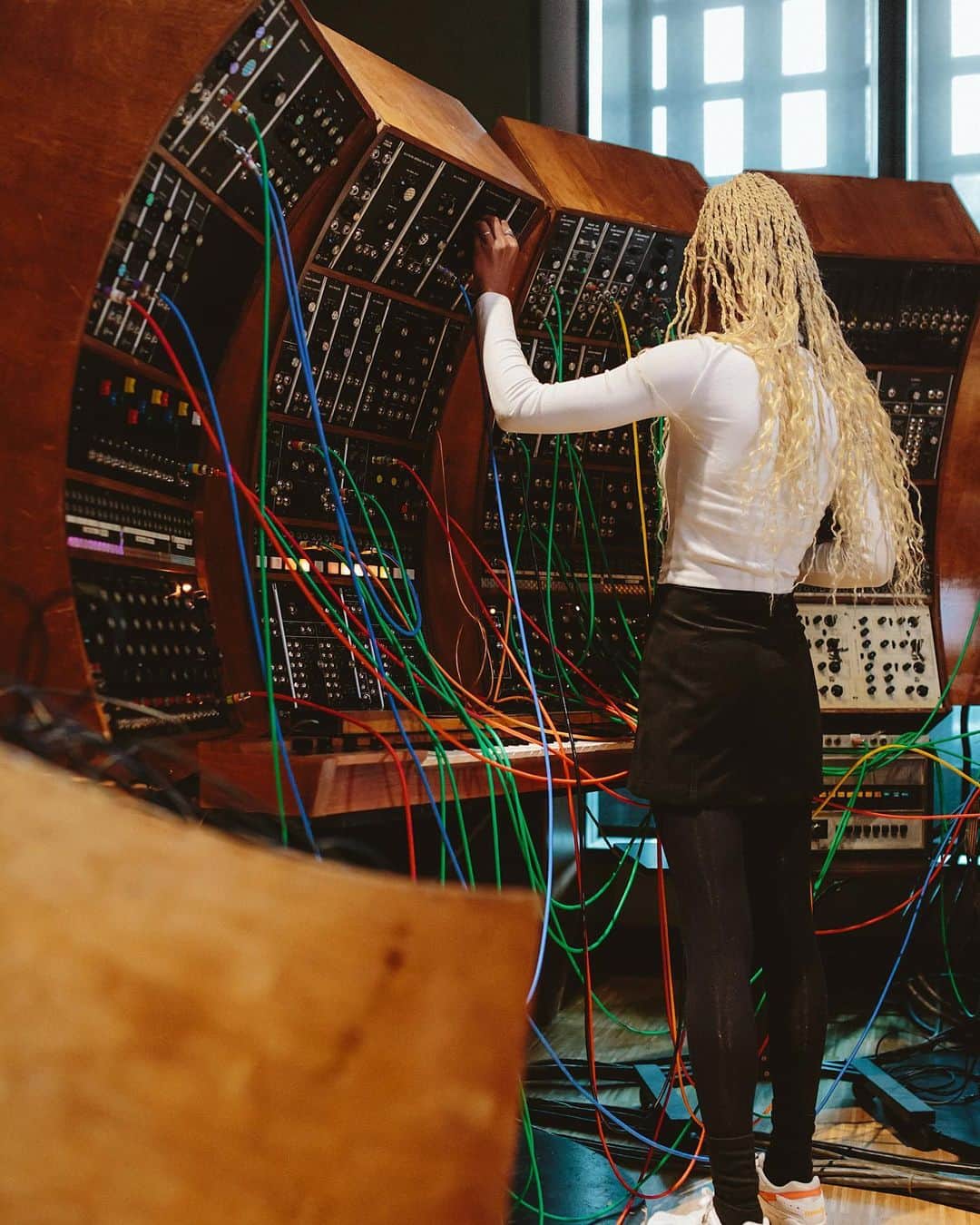 Red Bull Music Academyさんのインスタグラム写真 - (Red Bull Music AcademyInstagram)「Modular Monday with @debbyfriday on TONTO at @nmc_canada — 📷 Mike Tan #tonto #modularsynth #synthesizer」5月28日 0時49分 - rbma
