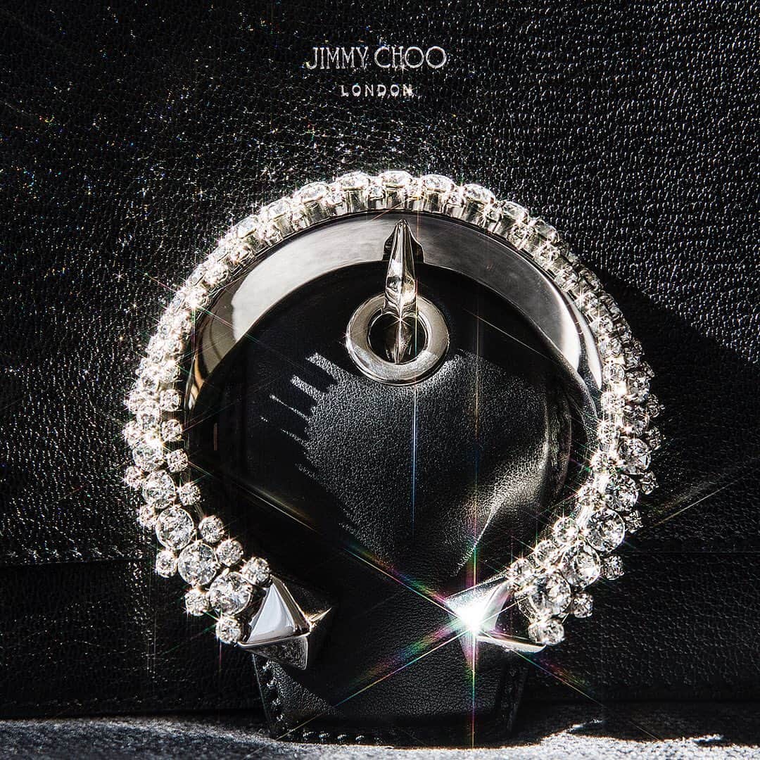 Jimmy Chooさんのインスタグラム写真 - (Jimmy ChooInstagram)「Our MADELINE bag family features this signature buckle for a glamourous finish #JimmyChoo」5月28日 1時00分 - jimmychoo