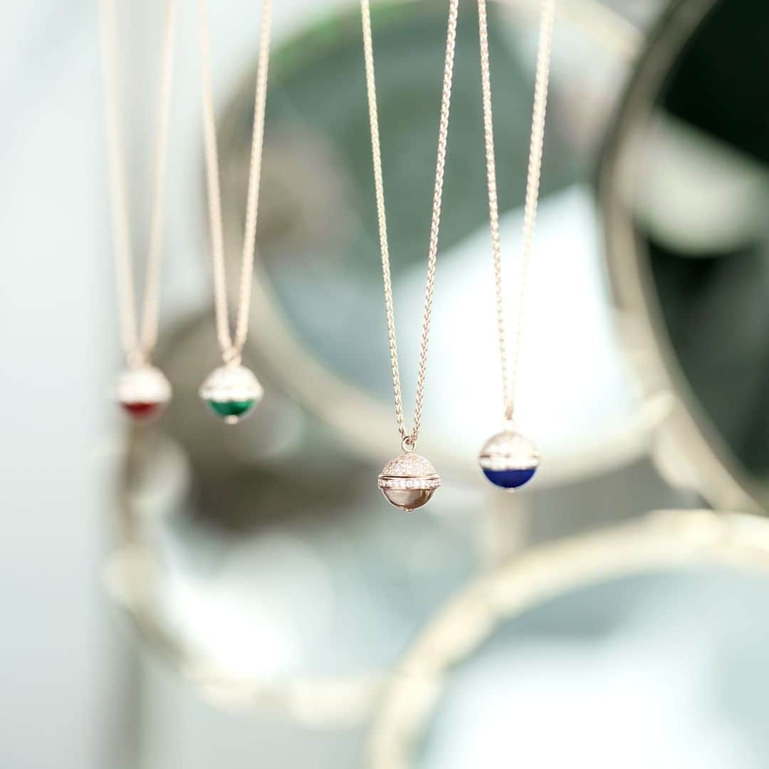のインスタグラム：「Add a little colour to your life with #PiagetPossession pendants adorned with bright stones.  #Piaget #PiagetJewellery #Jewellery #TurnAndShine」