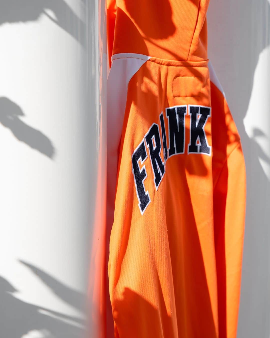 フランクリン&マーシャルのインスタグラム：「Adding a bit of colour to your style.  #franklinandmarshall #fashion #fashionformen #outfit #outfitformen #ss19 #newseason #newcollection #summer #highsummer #style #cool #colour #attitude #details #mood #orange #white」