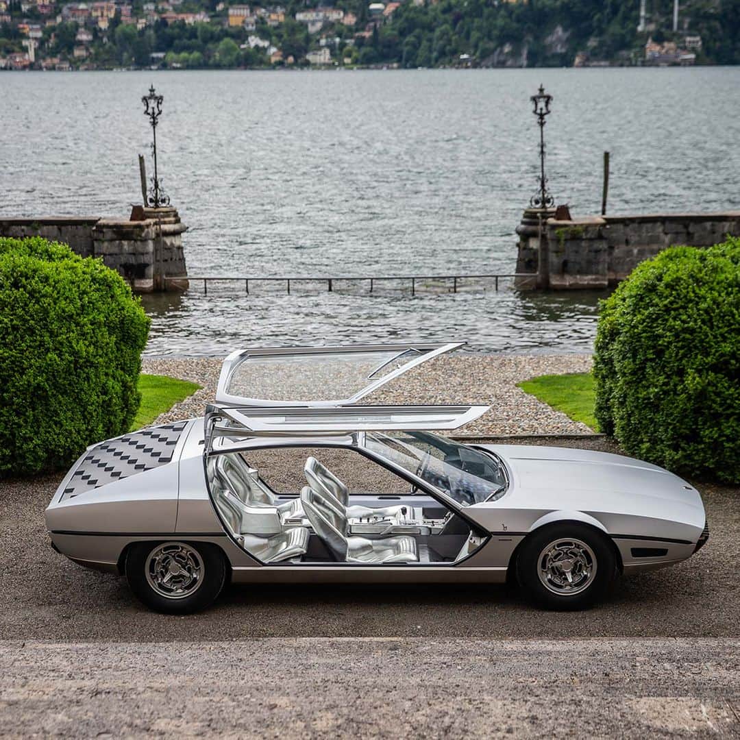 ランボルギーニのインスタグラム：「We went to Villa D’Este for the “Concorso d’Eleganza 2019”, with Lamborghini Polo Storico and two of our masterpieces: Lamborghini Miura P400 S and Lamborghini Marzal, two different ways to show our amazing history.  #Lamborghini #Miura #PoloStorico #Marzal」