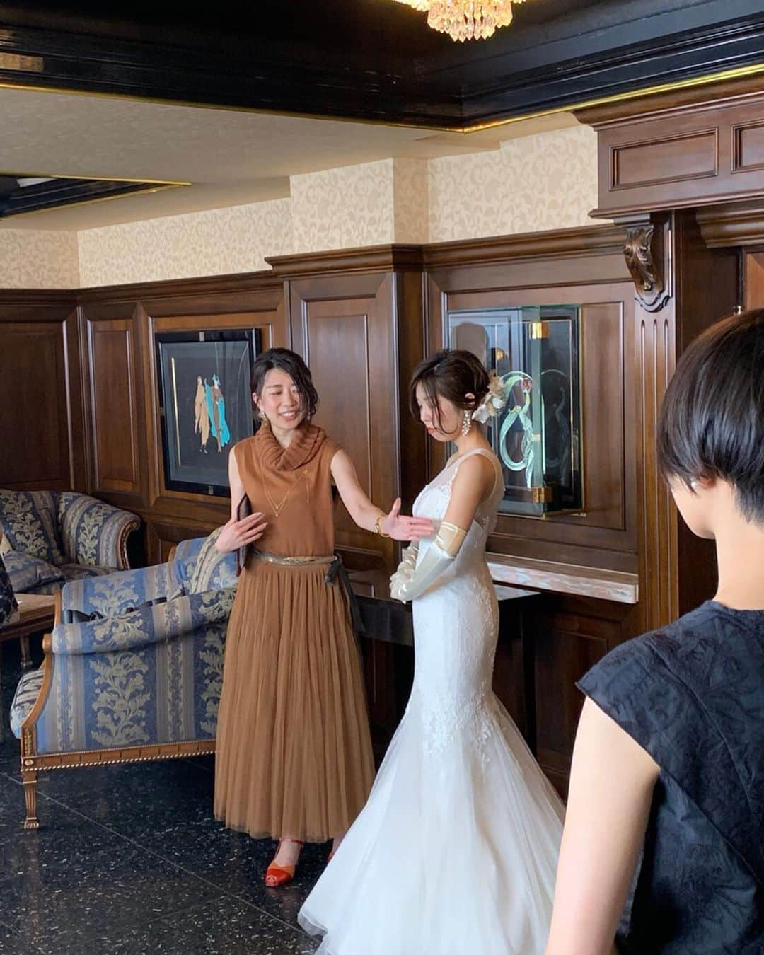 Leau a la boucheさんのインスタグラム写真 - (Leau a la boucheInstagram)「. ロアラブッシュでご結婚式をお控えの新郎新婦様をご招待して 初めて花嫁会を開催しました✨  結婚式のお日にちが近い 新郎新婦様同士で 意見交換をしていただいたり ドレスショップのスタイリストによる 立ち振る舞いや所作のレッスンや プロカメラマンによる撮影体験、 ヘアメイクスタッフからは 小顔マッサージ体験など★  引き出物展示や 引き菓子の試食まで ご結婚式のご準備の参考にして いただけるイベントとなりました♪ . ご参加いただきました皆様 ありがとうございました✨ . #オリジナル #オリジナルウェディング  #アットホーム #アットホームウェディング  #ロアラブッシュ #ロアラブッシュウェディング  #フレンチレストラン #レストランウェディング #ウェディング #結婚式 #披露宴 #結婚式準備  #花嫁会 #引き出物#ドレス #プレ花嫁 #全国のプレ花嫁さんと繋がりたい  #文化財 #登録有形文化財 #歴史的建造 #leaualabouche #restaurant #restaurantwedding #wedding #weddingdress #weddingphotography #weddingceremony  #weddingparty #weddingphoto #japan」5月28日 1時26分 - maison_du_musee_tokyo_aoyama