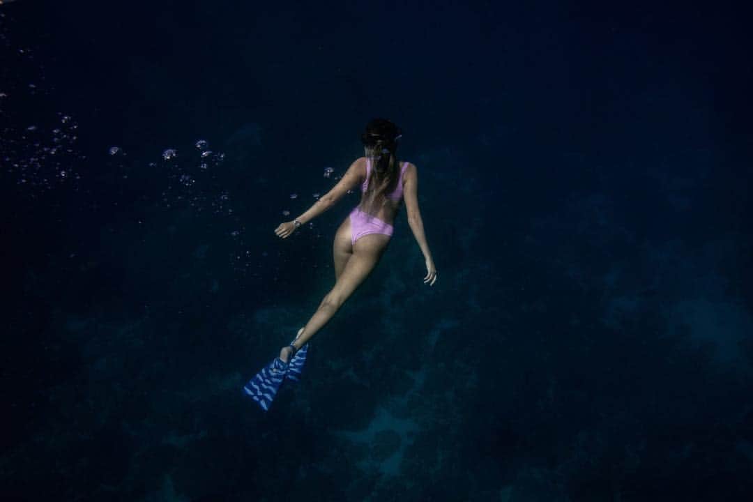 BILLABONG WOMENSさんのインスタグラム写真 - (BILLABONG WOMENSInstagram)「Diving into the unknown @pachalight 📸 @juan_medina_jcm」5月28日 1時19分 - billabongwomens