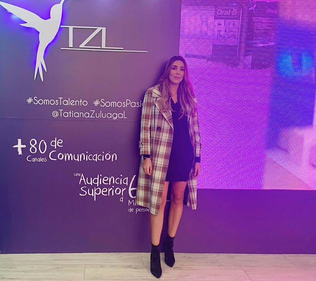 ダニエラオスピナさんのインスタグラム写真 - (ダニエラオスピナInstagram)「Hoy desde @exmacolombia el evento más importante de marketing en Latinoamérica. Un espacio para aprovechar al máximo y agradecer la oportunidad de conocer tendencias, estrategias, tecnologías y herramientas que seguramente enriquecerán mi proceso de aprendizaje.  Gracias @tatianazuluagal ✨🙏🏻❤️ .👗 @jahir_rueda . : #exma #danielaospina #dreams」5月28日 1時31分 - daniela_ospina5