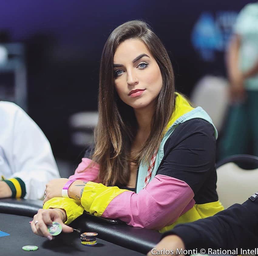 Bruna Unzuetaのインスタグラム：「Como eu goxxxxto desse joguin. ❤️ @pokerstars」